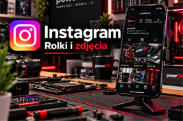 Grafika Instagram powerON – smartfon z rolkami i zdjęciami z serwisu komputerowego na tle stanowiska technicznego. Kopiuj